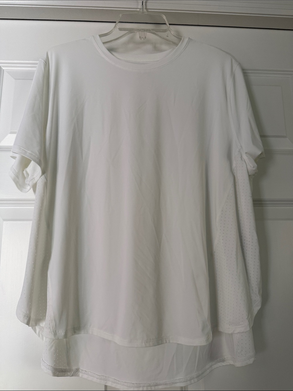 Women's Ideology Size 1X White Short Sleeve High-Low Tee NWOT .  Soft!